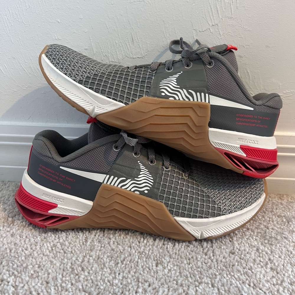 Nike Metcon 8 Grey White Gum Red